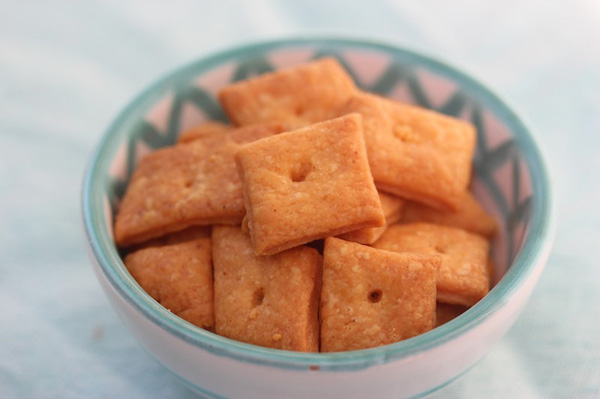 Healthy snack idea for kids: Homemade Cheez-Its by Prudent Baby