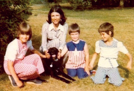 Elisa Murray, with sisters and mom in 1975