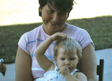 Lindsey Davis, with mom in 1986