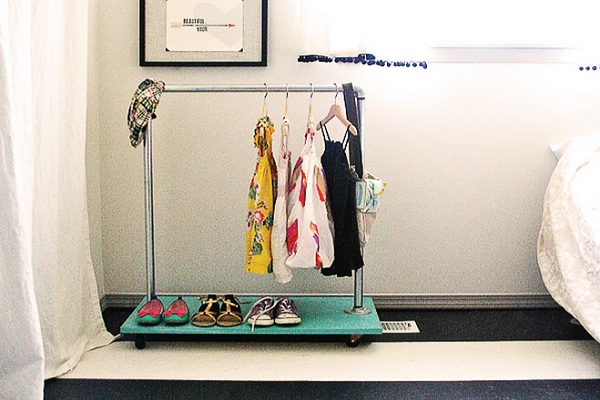 DIY mini clothes rack