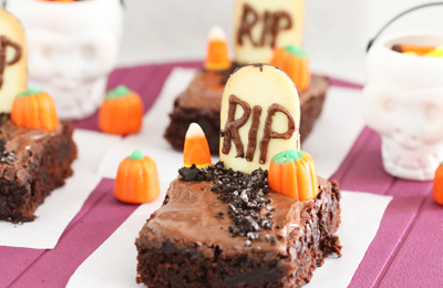 Halloween graveyard brownies by Picky Palate