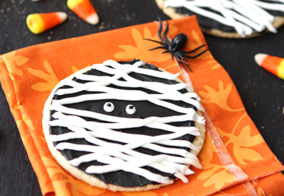 Halloween mummy cookies by Cookin' Canuck