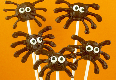 Halloween chocolate spider pops by The Decorated Cookie