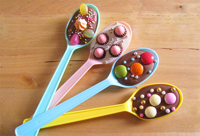 Valentine's Day chocolate-covered spoons by Delicious Delicious Delicious