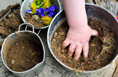 Mud pie kitchen for kids by Rhythm of the Home Mud pie kitchen for kids by Rhythm of the Home