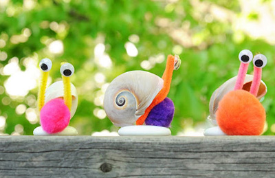 Crafty seashell pom pom snails by Meet the Dubiens