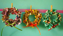 Mini holiday wreaths by Scrumdily-do!
