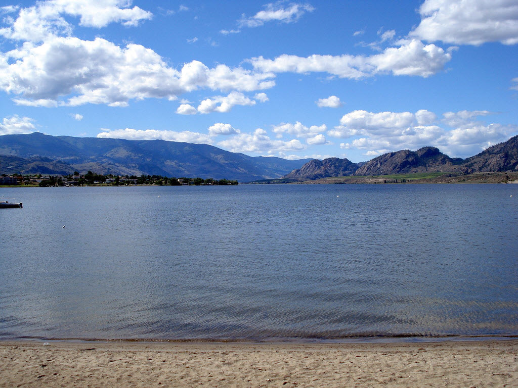 Osoyoos Lake Beach Beach House Osoyoos, vacation rental at Osoyoos