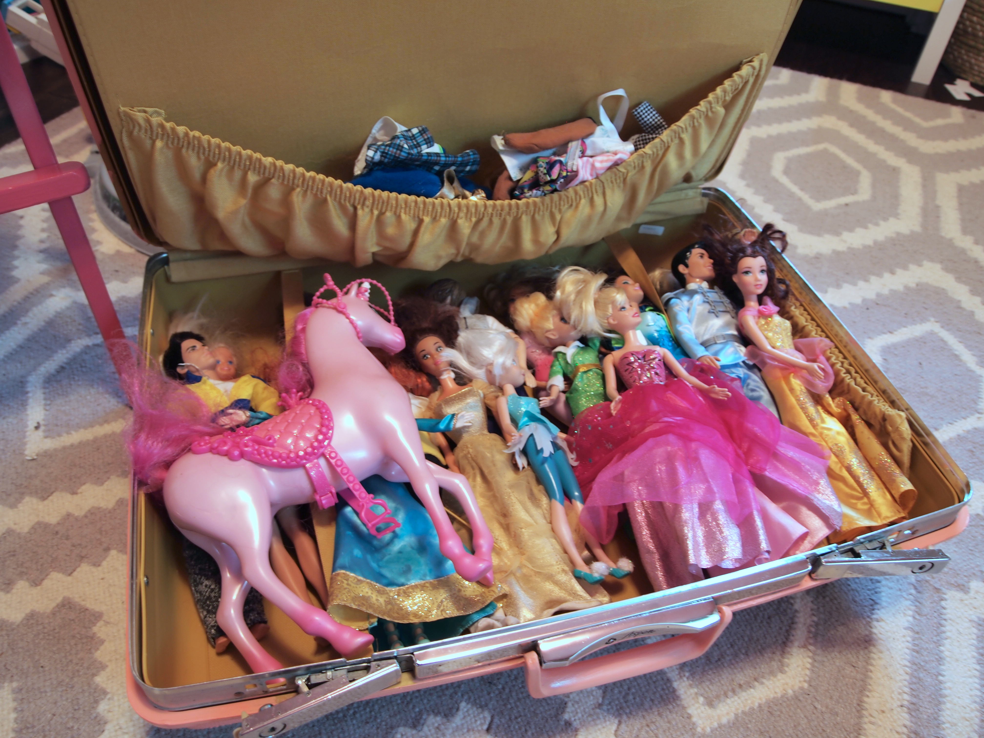 kids storage suitcase
