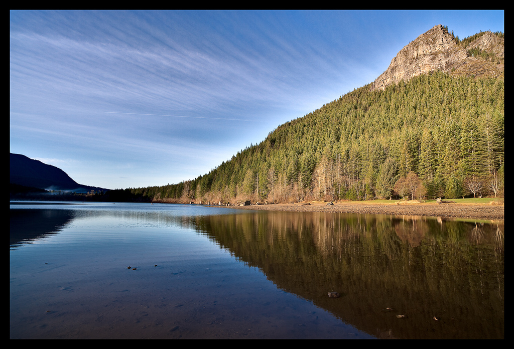 Rattlesnake Ledge, and Lake. Photo credit: Dudley Carr, flickr CC