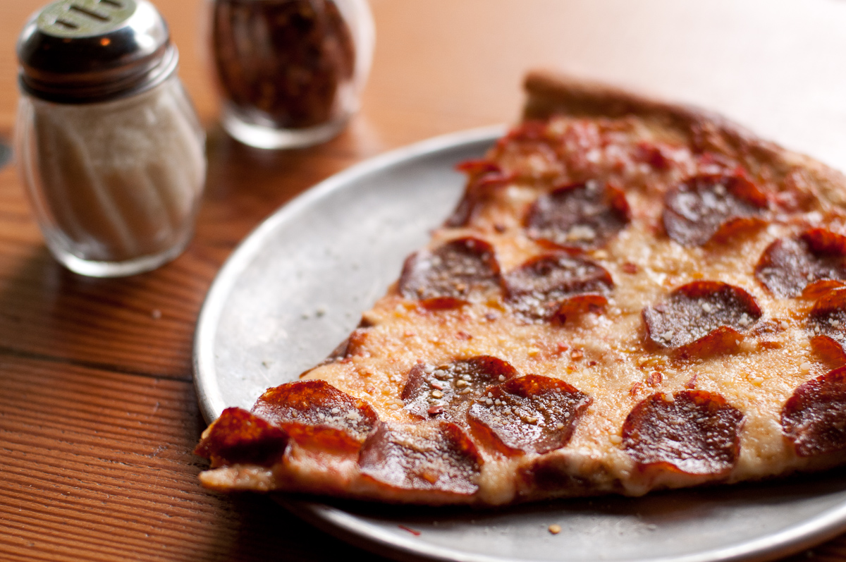 Frelard Pizza Company slice. @2015 Geoffrey Smith