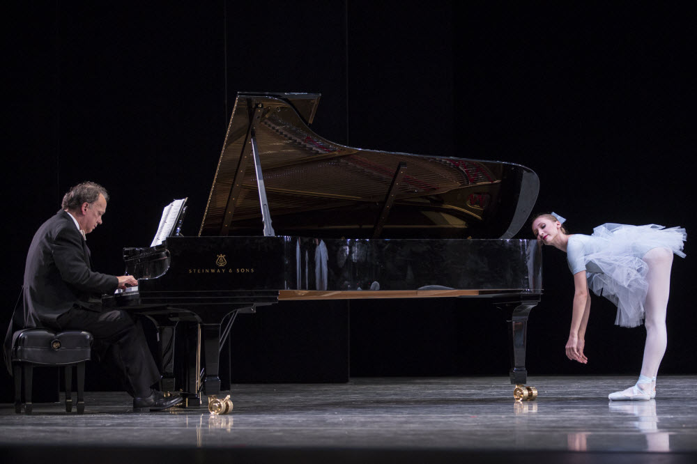 PNB pianist Allan Dameron and soloist Elizabeth Murphy in Jerome Robbins’ 