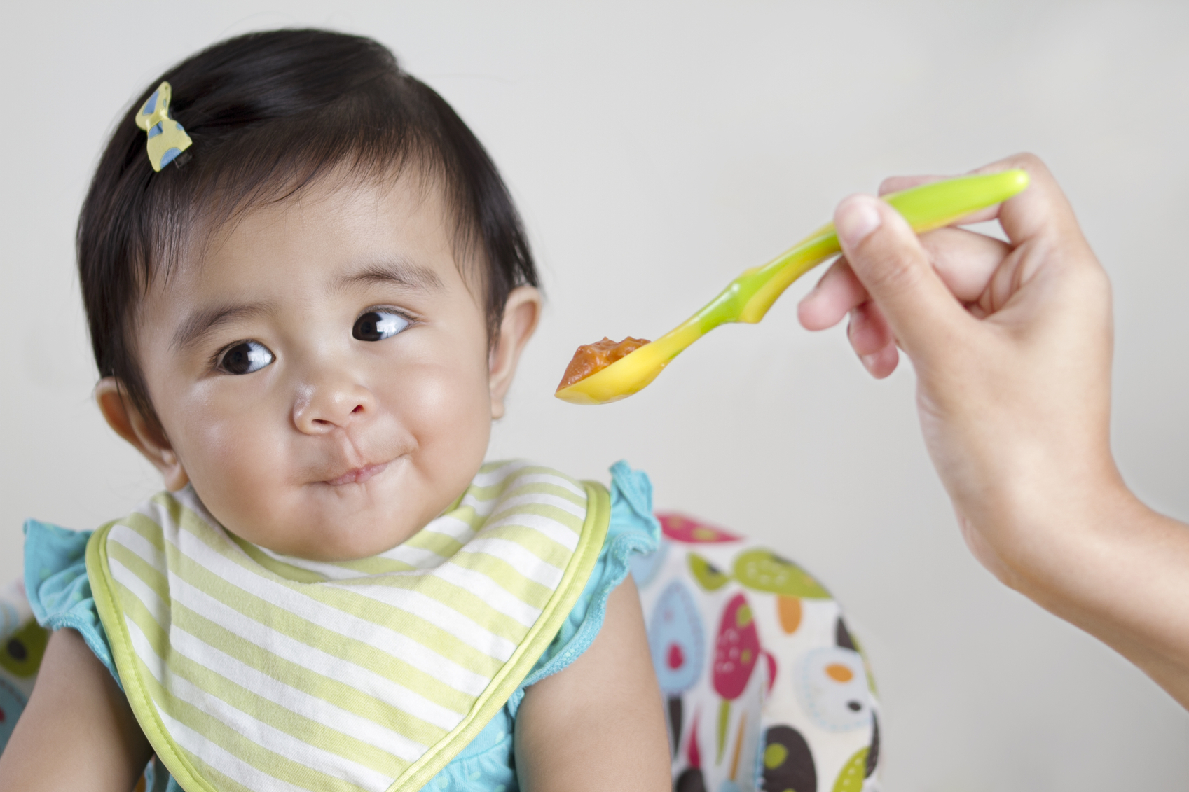 5 Tips to Create an Adventurous Eater Through Baby Self-Feeding