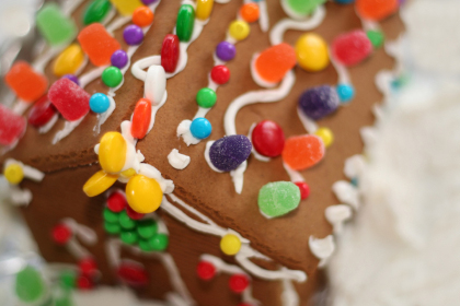How to make a gingerbread house with your kids