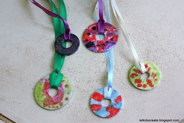 Washer necklaces by Let Kids Create