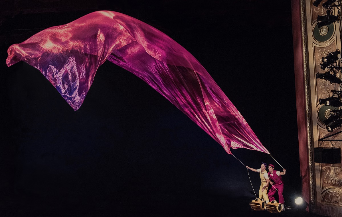 Christina Gelsone and Seth Bloom perform in Air Play at Seattle Children’s Theatre in Seattle spring 2022