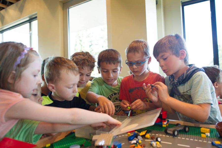 legos and kids at wunderkind