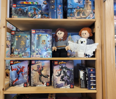 "Display of Harry Potter and Star Wars lego sets"