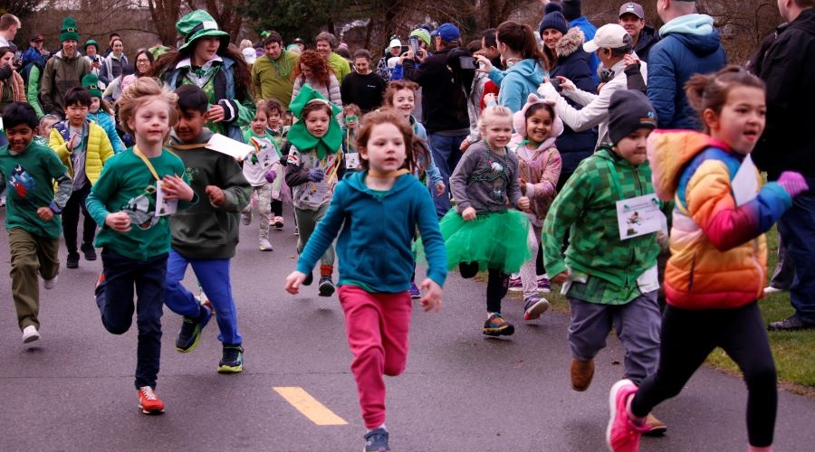 kids running in Woodinville’s Leprechaun Leap 5k/10k Sprite Sprint.