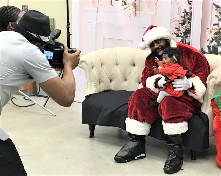 Black Santa visits Seattle's Northwest African American Museum for photos with local kids