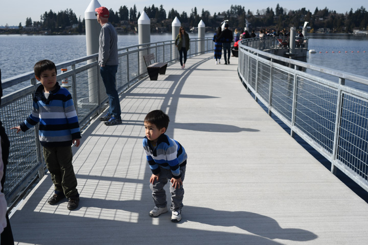 pedestrian-pier-at-new-meydenbauer-bay-park-fun-kids-families
