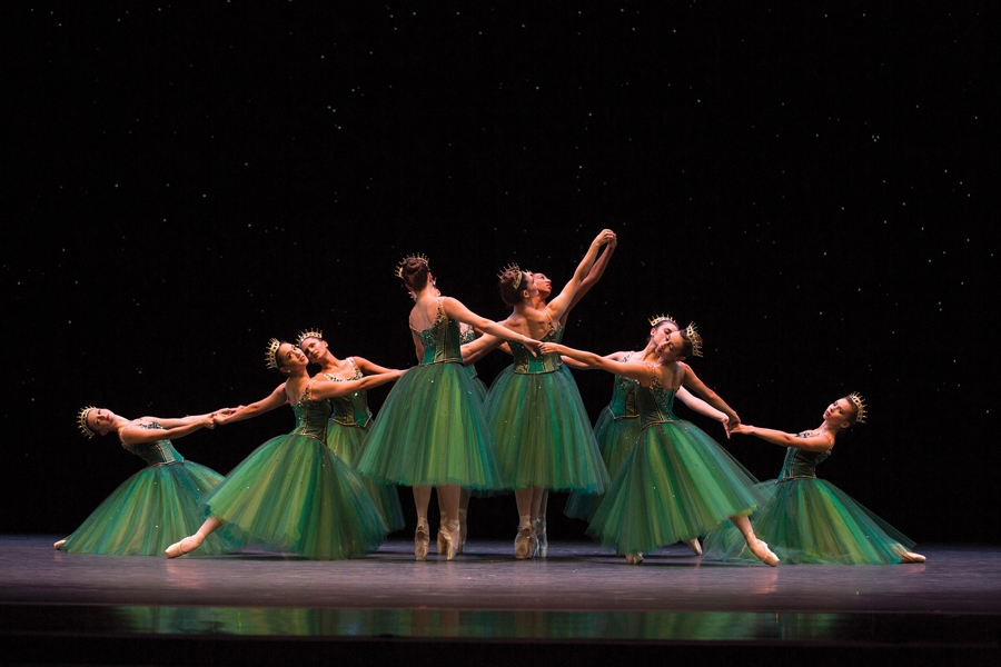 Pacific Northwest Ballet company dancers in Emeralds 