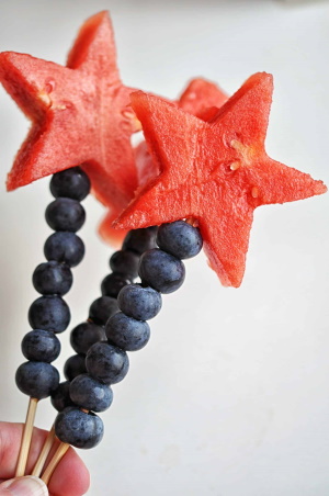 Watermelon and blueberry fruity-sparklers