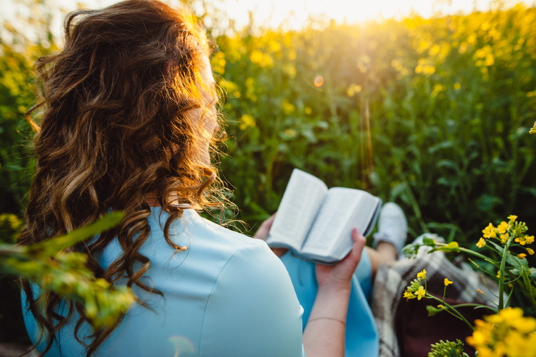 Woman-reading-book-in-nature