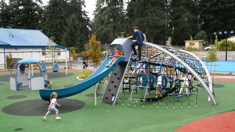 richmond highlands park playground in Shoreline with kids playing on the inclusive equipment