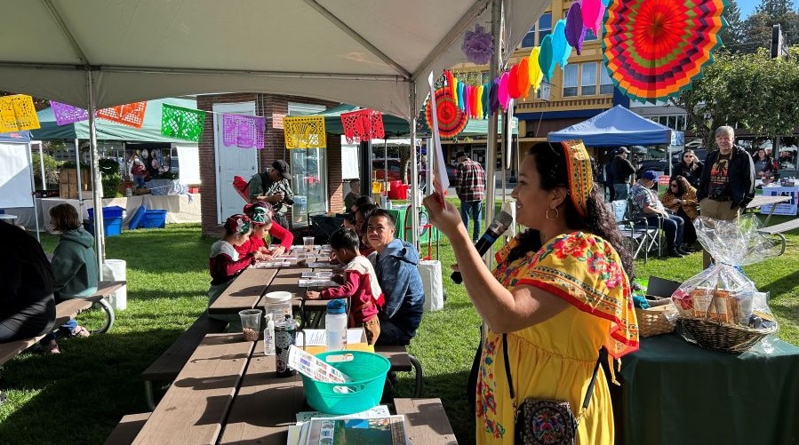 Families enjoy activities celebrating Hispanic Heritage Month in Arlington.