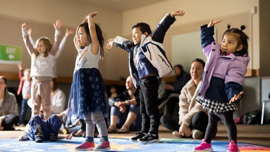 kids doing an activity at a sno-isle library