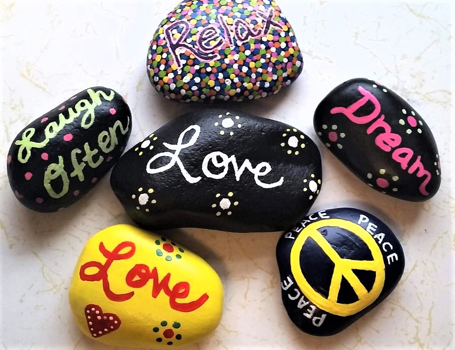 Painted-rocks-fun-treasure-hunt-outdoor-DIY-activity-kids-families