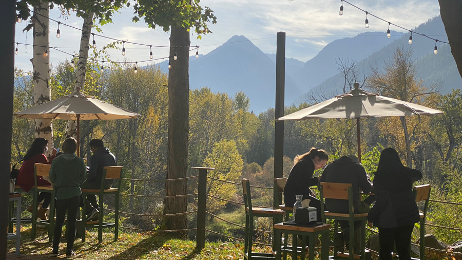 outdoor dining with mountain views and shaded tables in Leavenworth