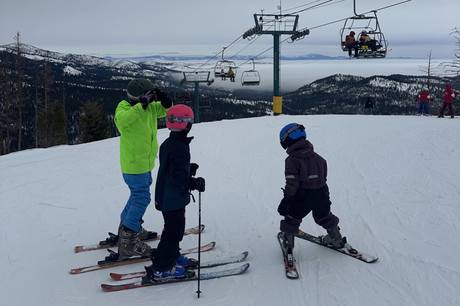 family ready to ski down a hill at Loup Loup