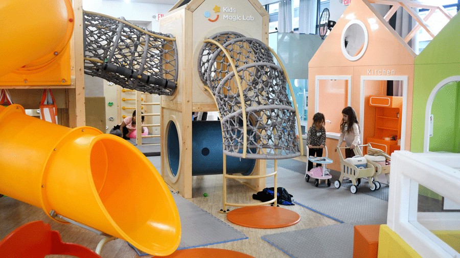 kids playing at Kids Magic Lab, an indoor play space in redmond