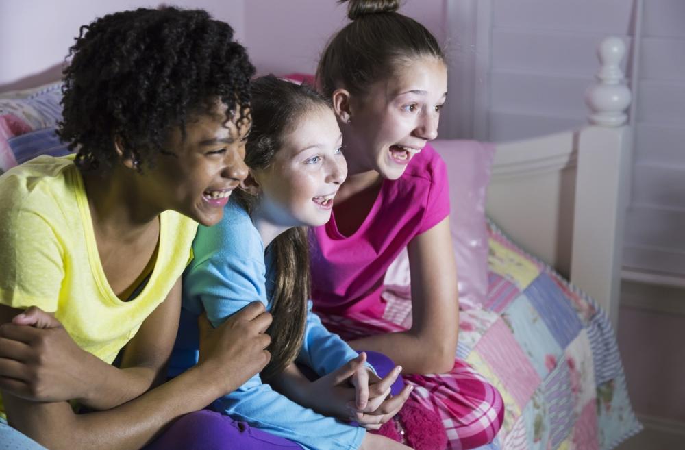 teen-girls-watching-movie-together
