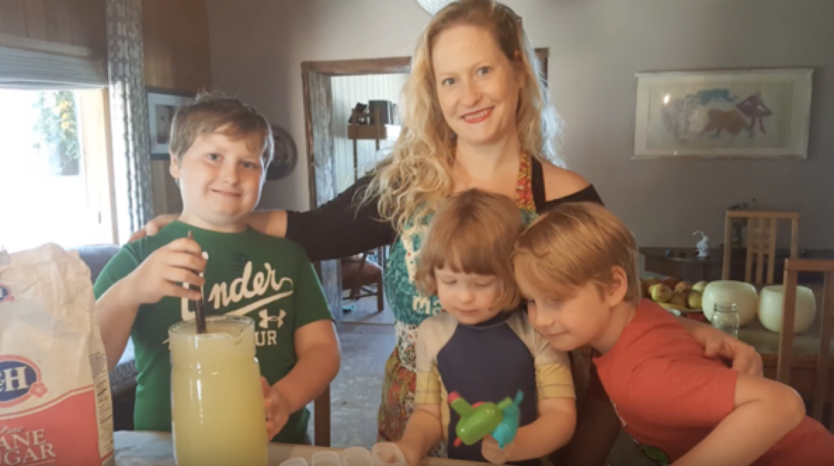 lemonade-with-kids