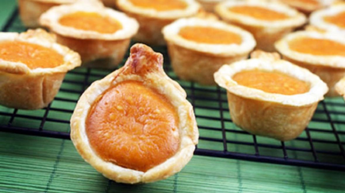 Pint-sized pumpkin pies