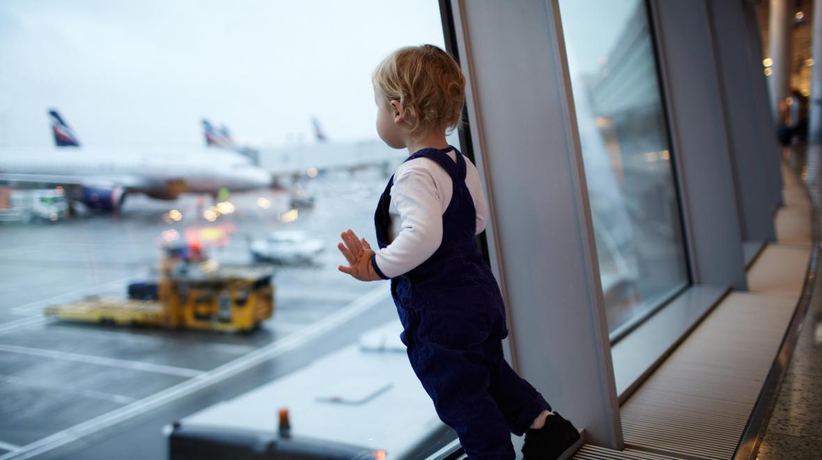 baby-in-airport