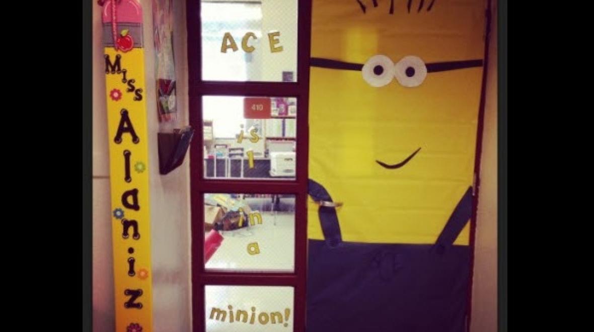 Minion party door decor