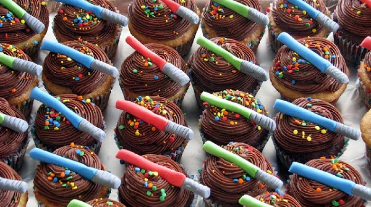 Light saber cupcakes