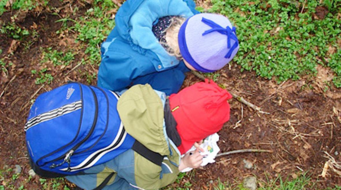 Kids having a scavenger hunt
