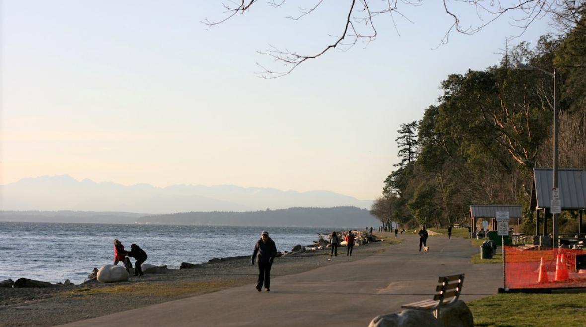 Lincoln Park Seattle waterfront pathway