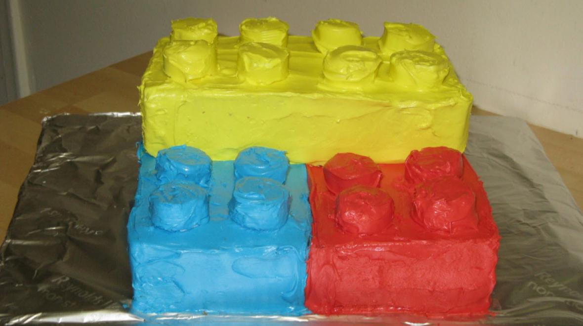 No-bake LEGO block cake