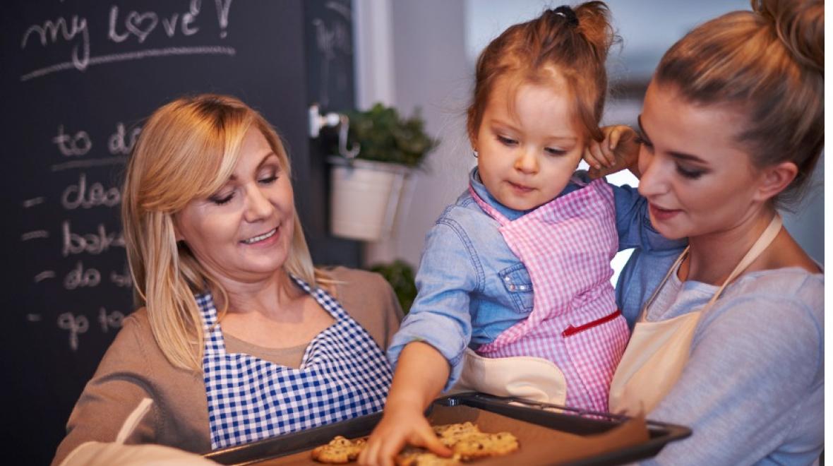 kids cooking with mom