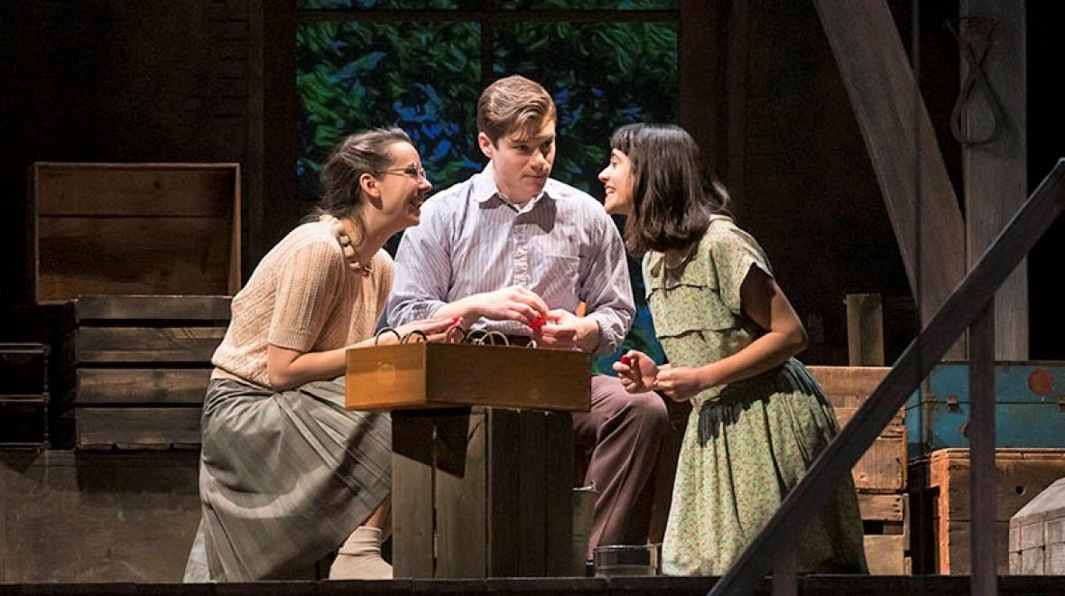 Review-diary-of-anne-frank-seattle-childrens-theatre-show