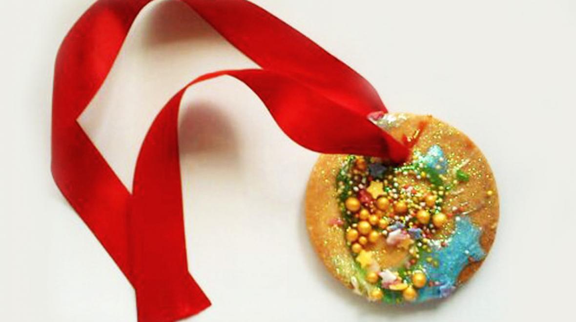 Edible medals