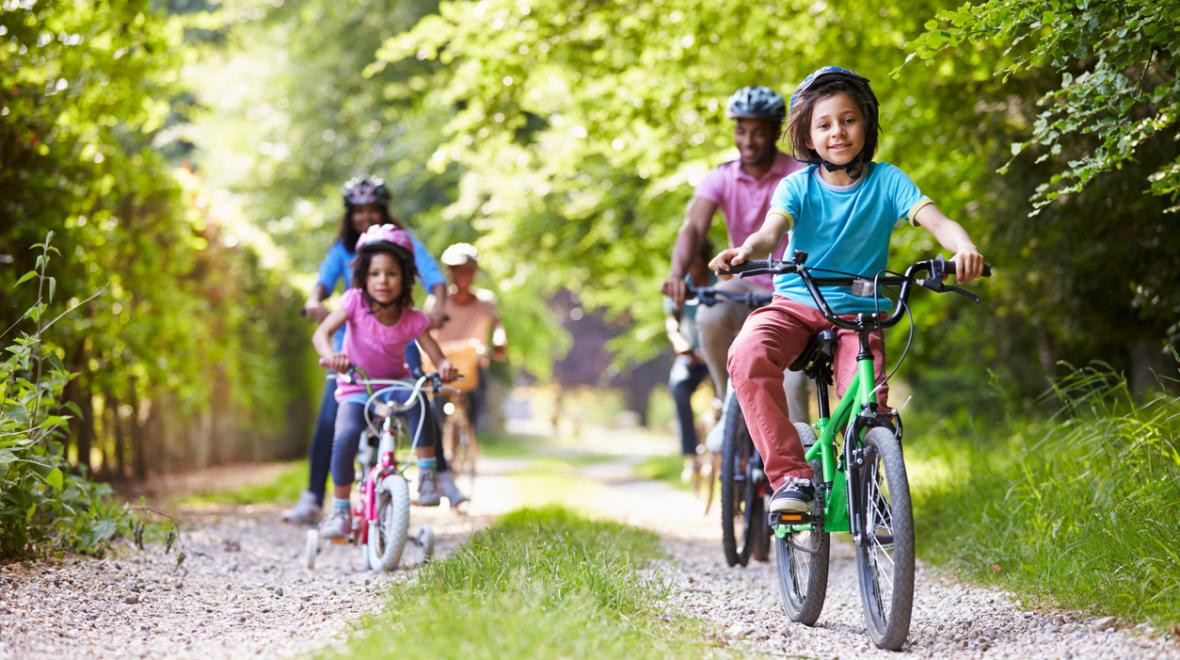family-biking-cross-Kirkland-corridor-best-family-bike-rides