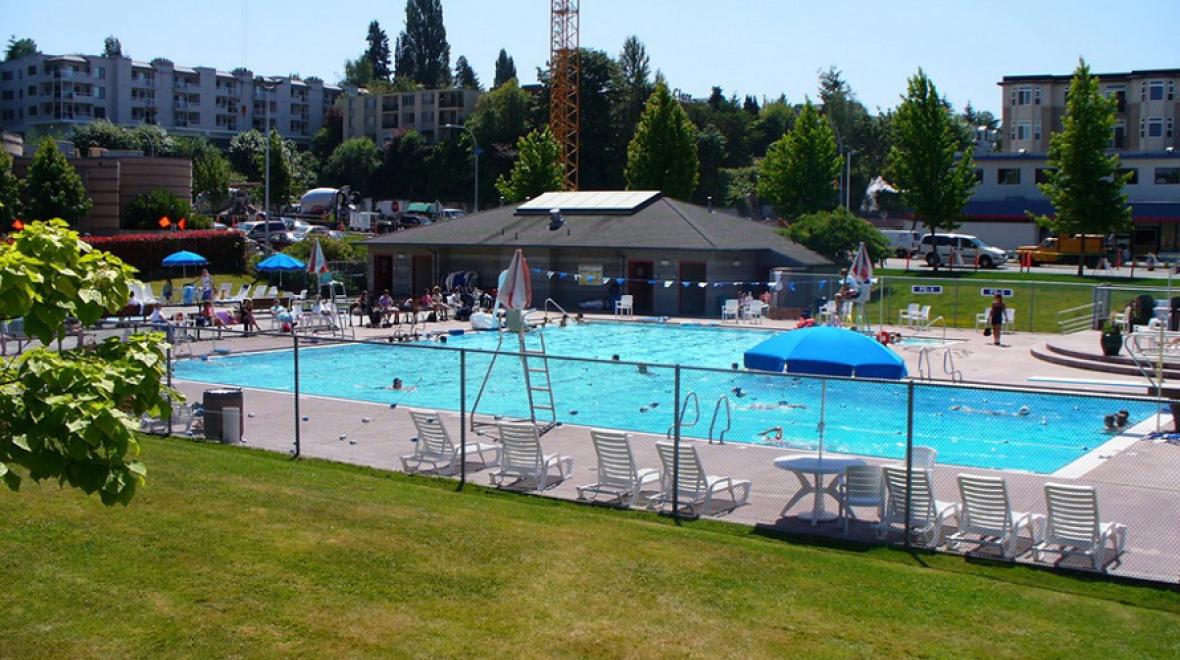 View of Peter Kirk Swimming Pool in Kirkland, Washington, near Seattle best outdoor swimming pools kids families