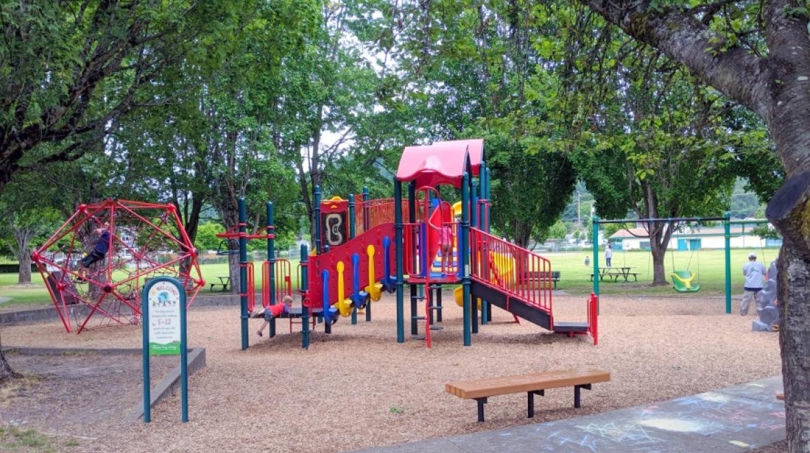 Depot-Park-Issaquah-best-eastside-parks-for-tots-trains-parents-fun